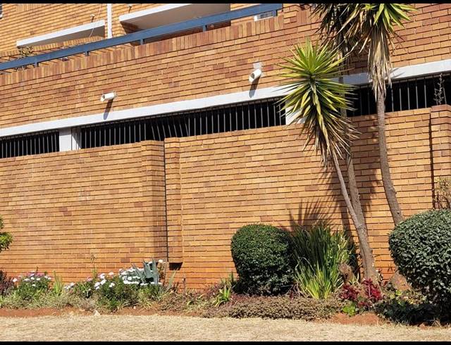 2 BEDROOM PROPERTY TO RENT IN MALVERN EAST